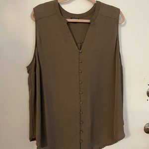 Flowy taupe tank top with buttons